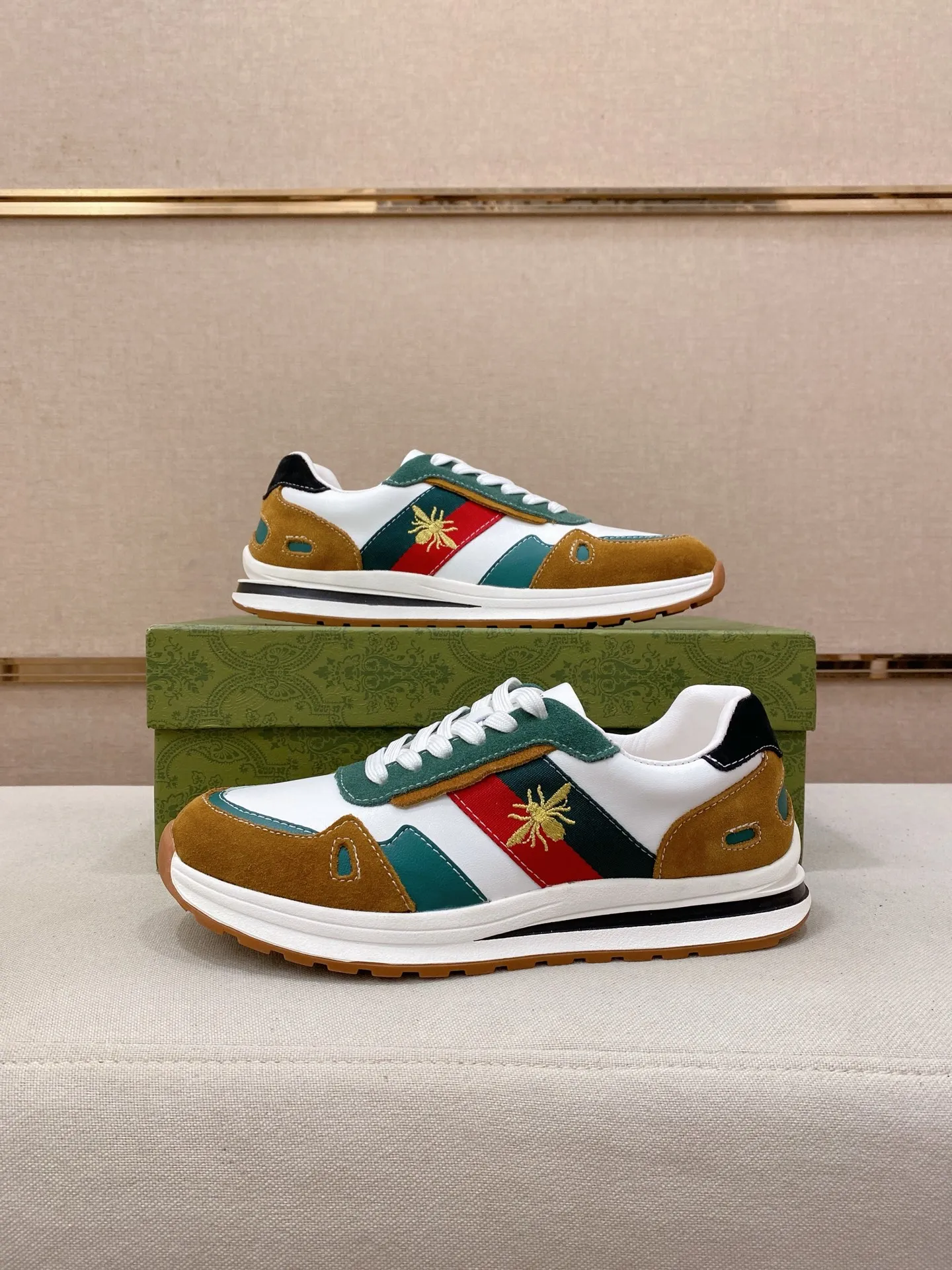 Men's shoes 💰 420💰🇮🇹🇮🇹GUCCI (Gucci) top 🔍🔍 new models are on sale at the same time, uppers 🇮🇹 imported first-layer cowhide from Italy. Fully imported genuine leather lining💪💪, completely 1⃣️ to 1⃣️🇮🇹💪💪, ⚠Sole: Original sole provided by the original factory, exclusive movable molded sole super comfortable, ⚠Original factory single goods, 🔍🔍high quality, you can come in and out at will, welcome to compare⚠. Code number:38-44